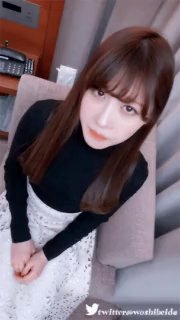 E奶失恋女学生